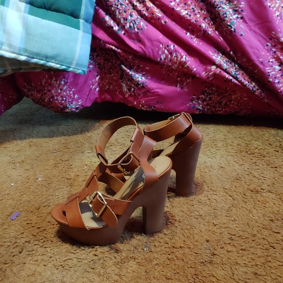 Shoes - Picture 2 of 3